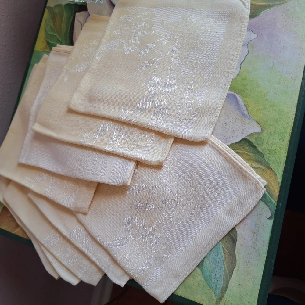 Damask Set of 8 Cream Floral Cloth Napkins